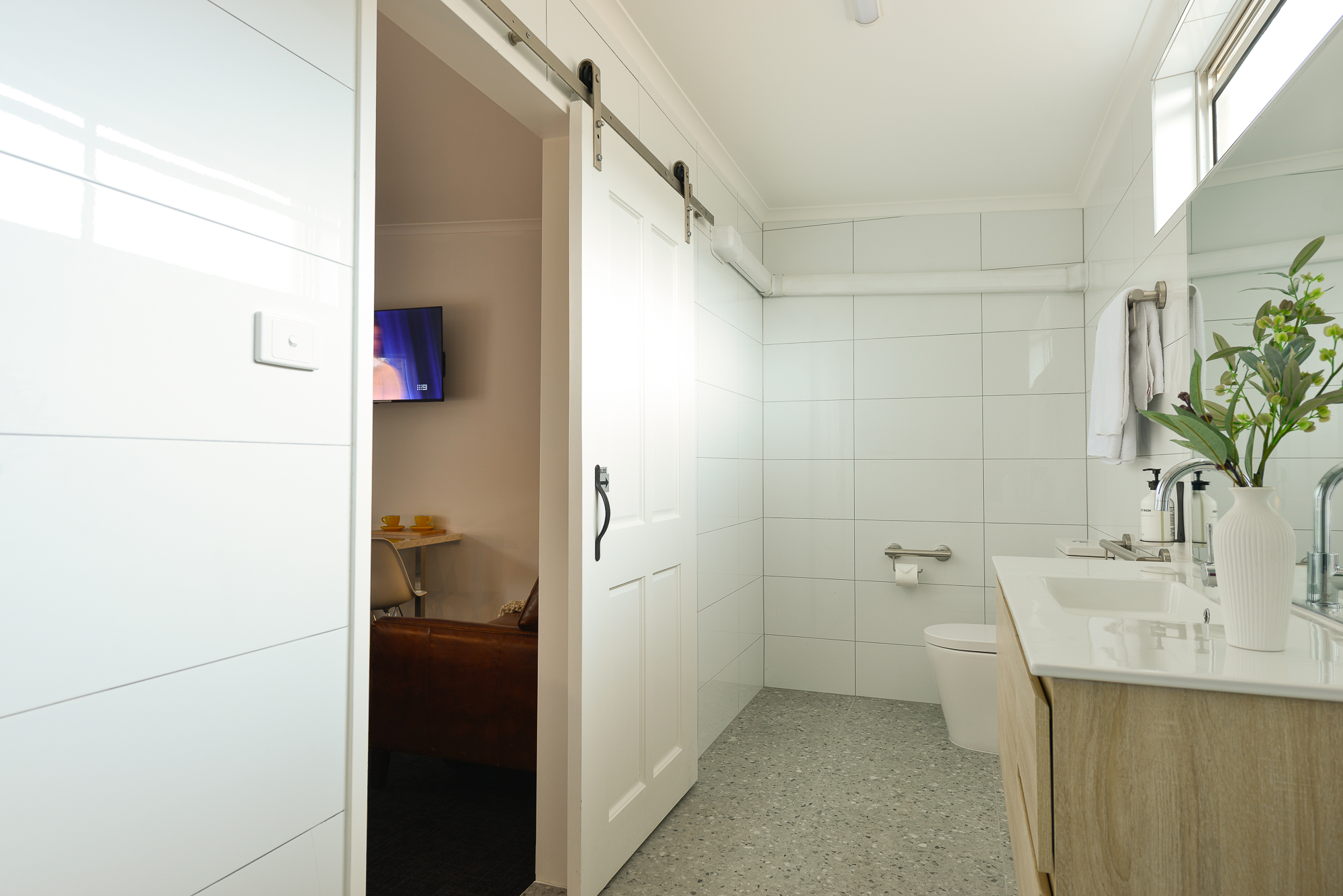Twin Queen Suite - Image 8