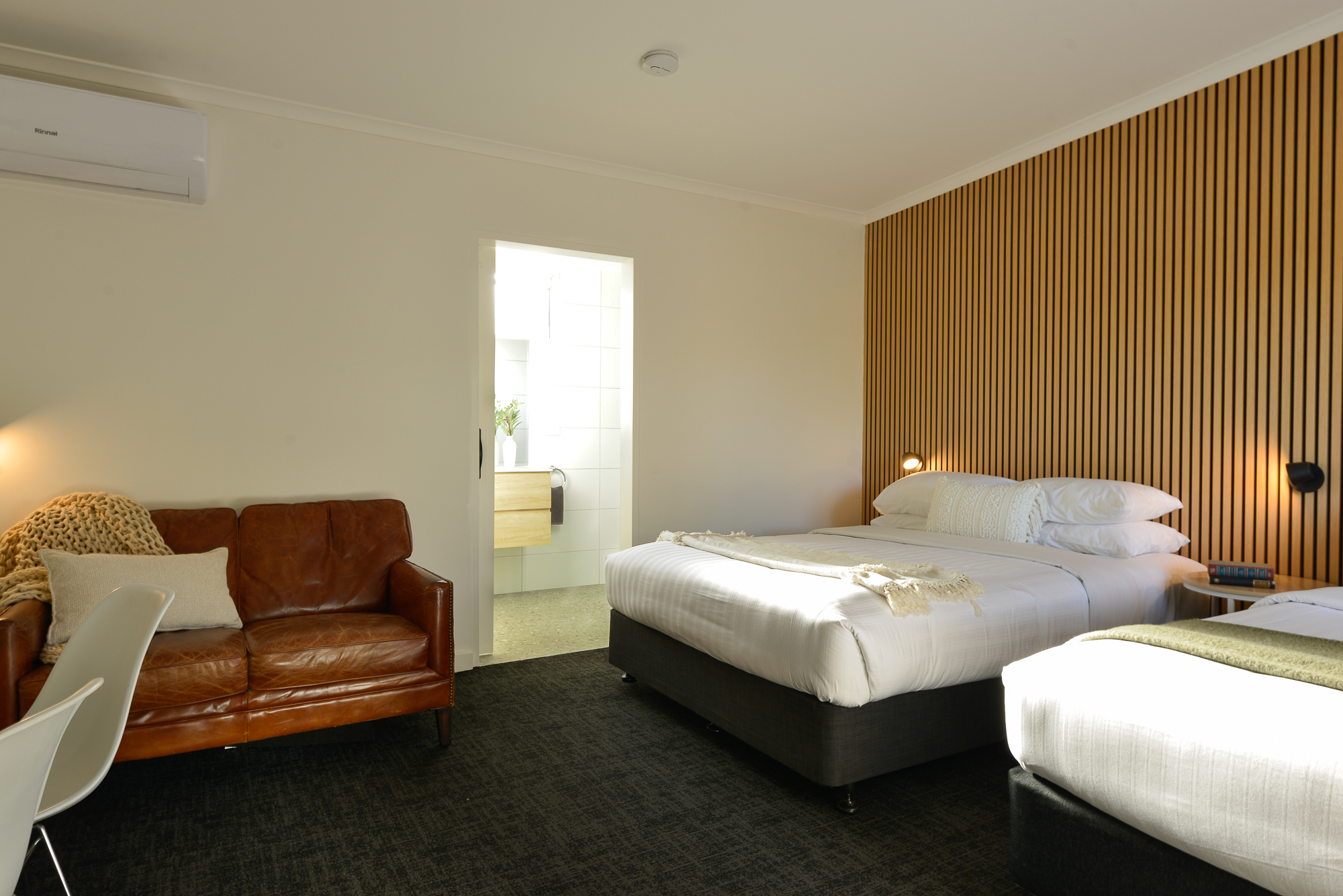 Twin Queen Suite - Image 6