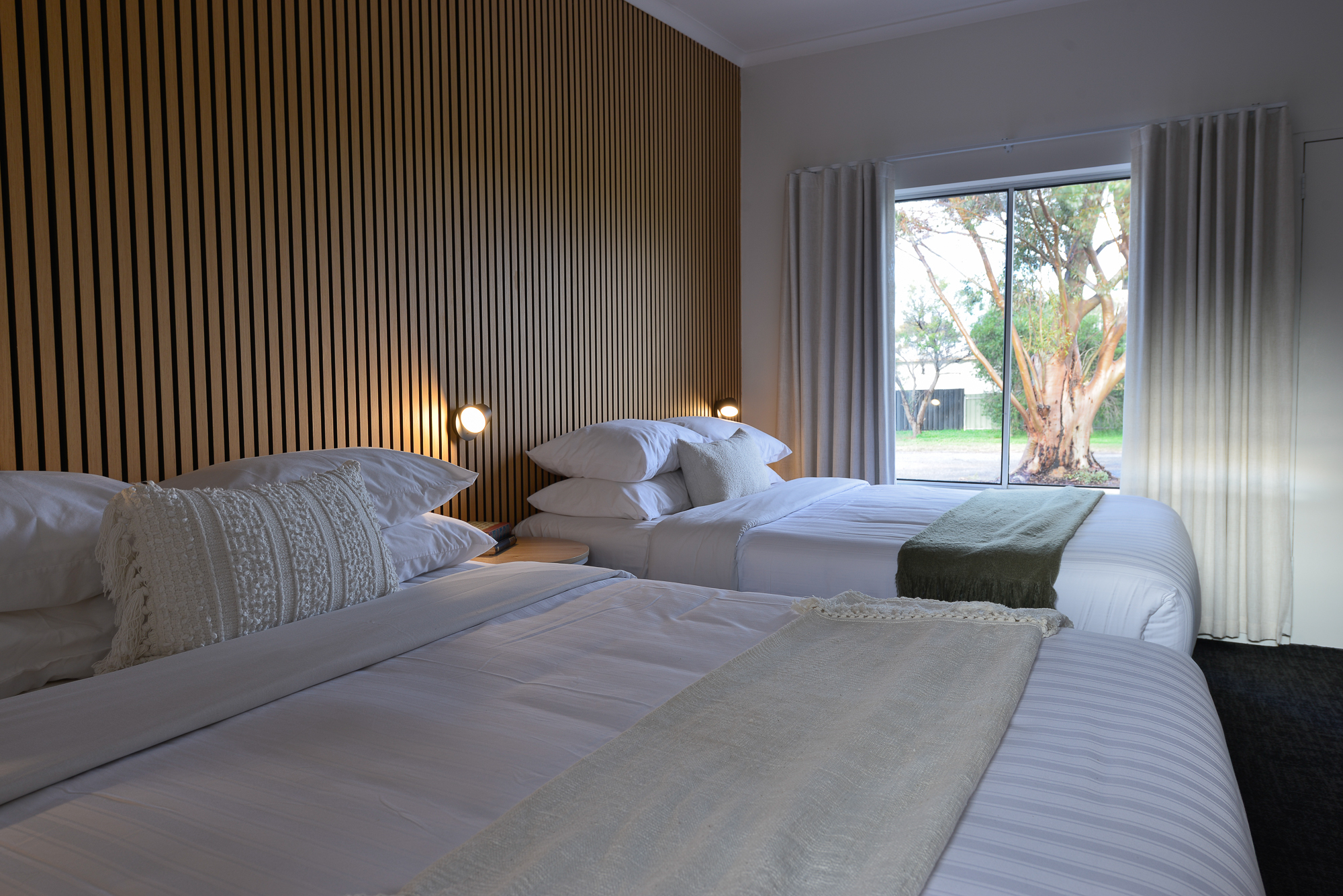 Twin Queen Suite - Image 4