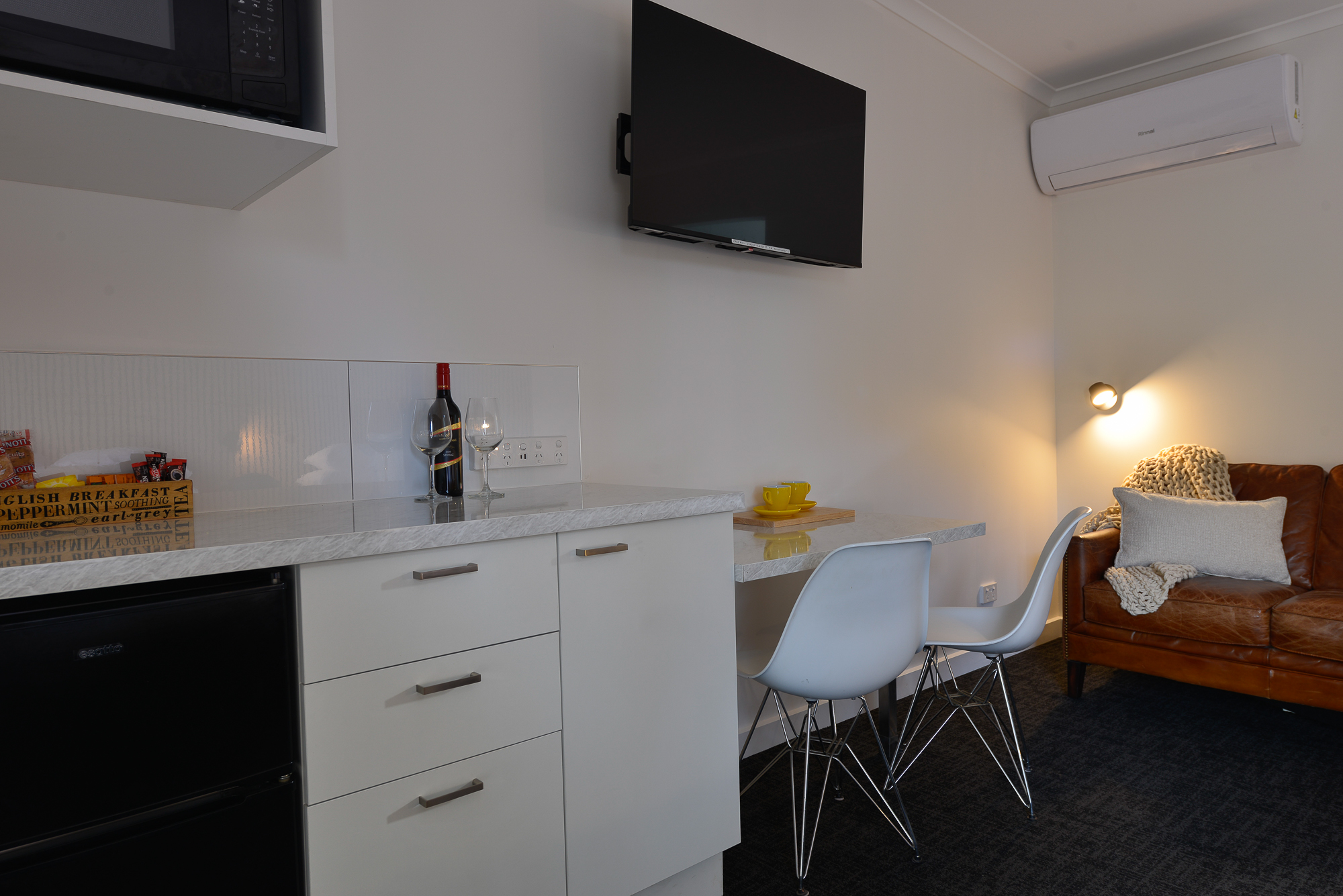 Twin Queen Suite - Image 2