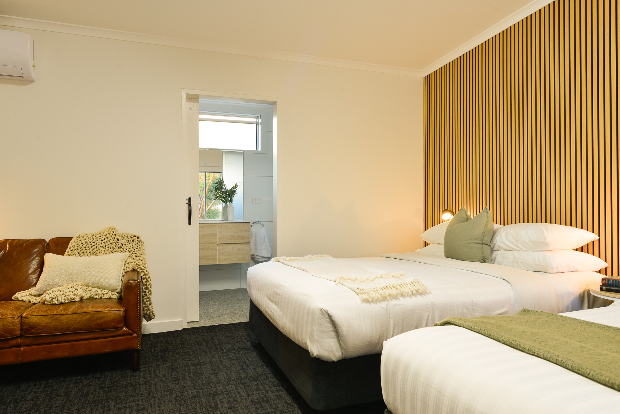 Twin Queen Suite - Image 9